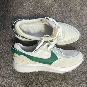 Women’s Nike Waffle Debut size 9